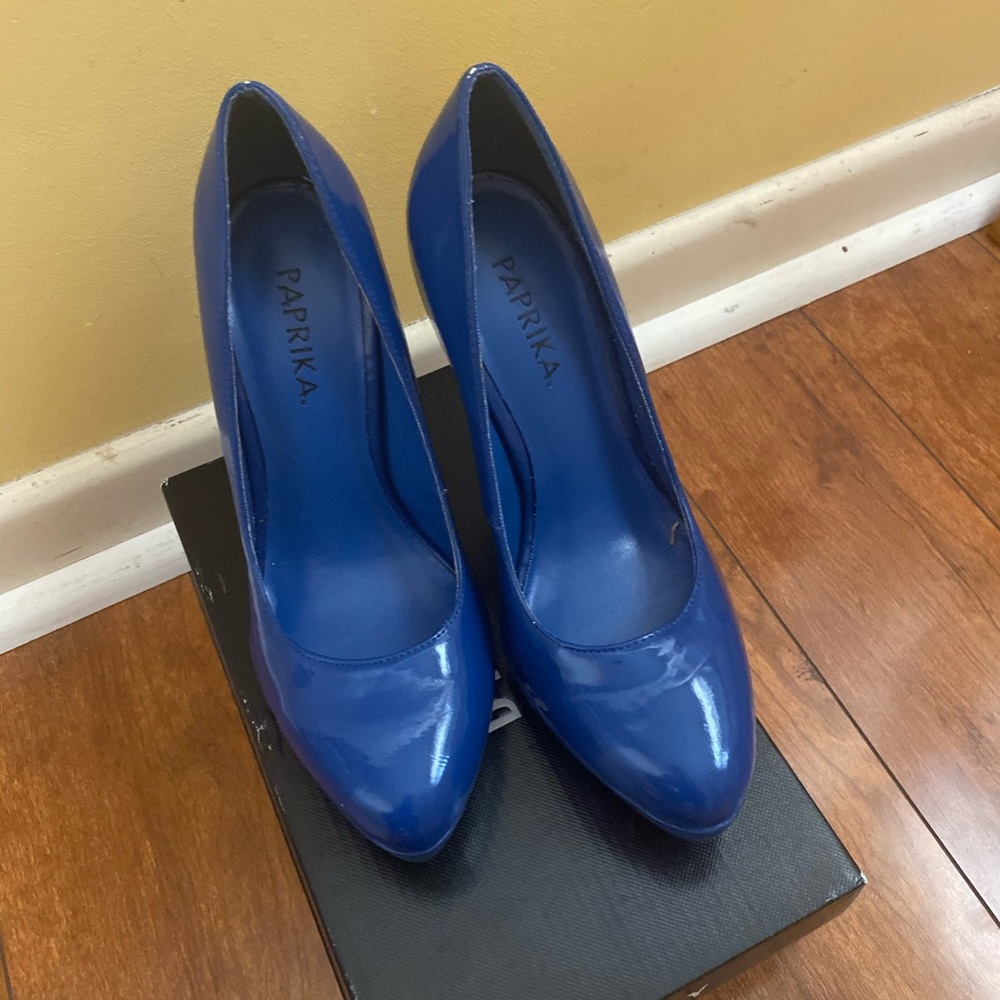 Paprika heels